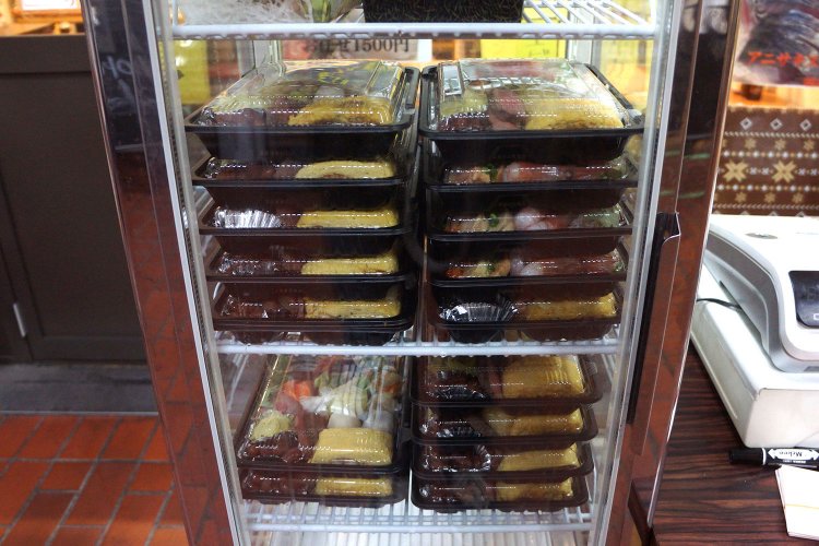 これだけ作っても早いもの勝ち状態のぎゅうぎゅう弁当。