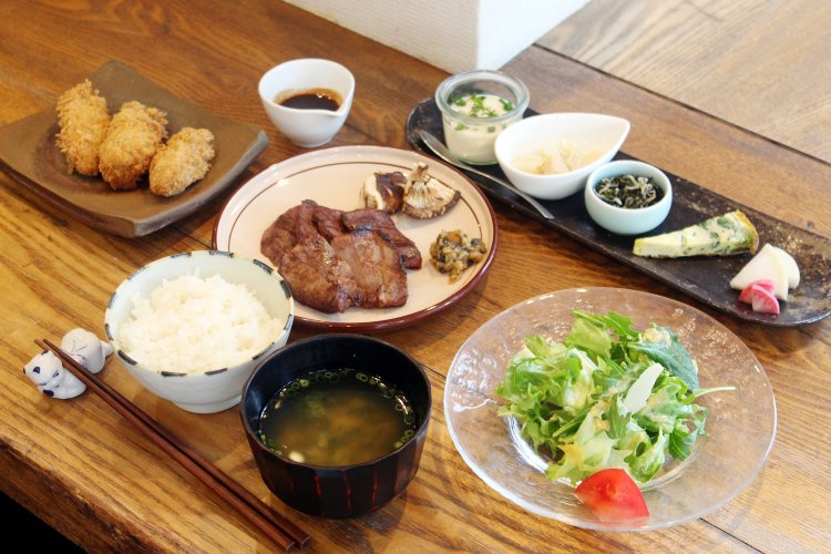 階段ノ上ノ食堂（かいだんのうえのしょくどう）