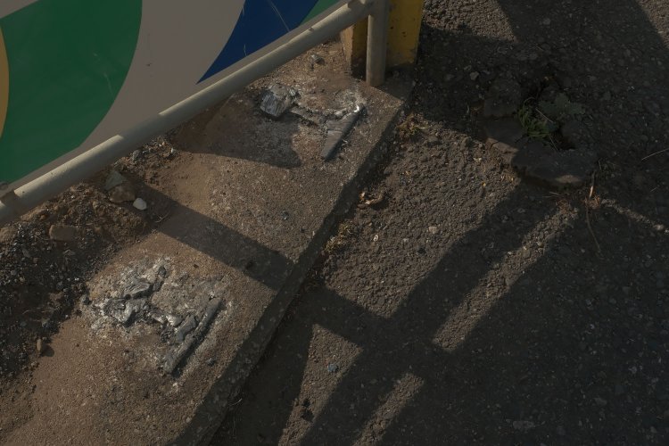 そして撤去された柵と柱の痕跡。