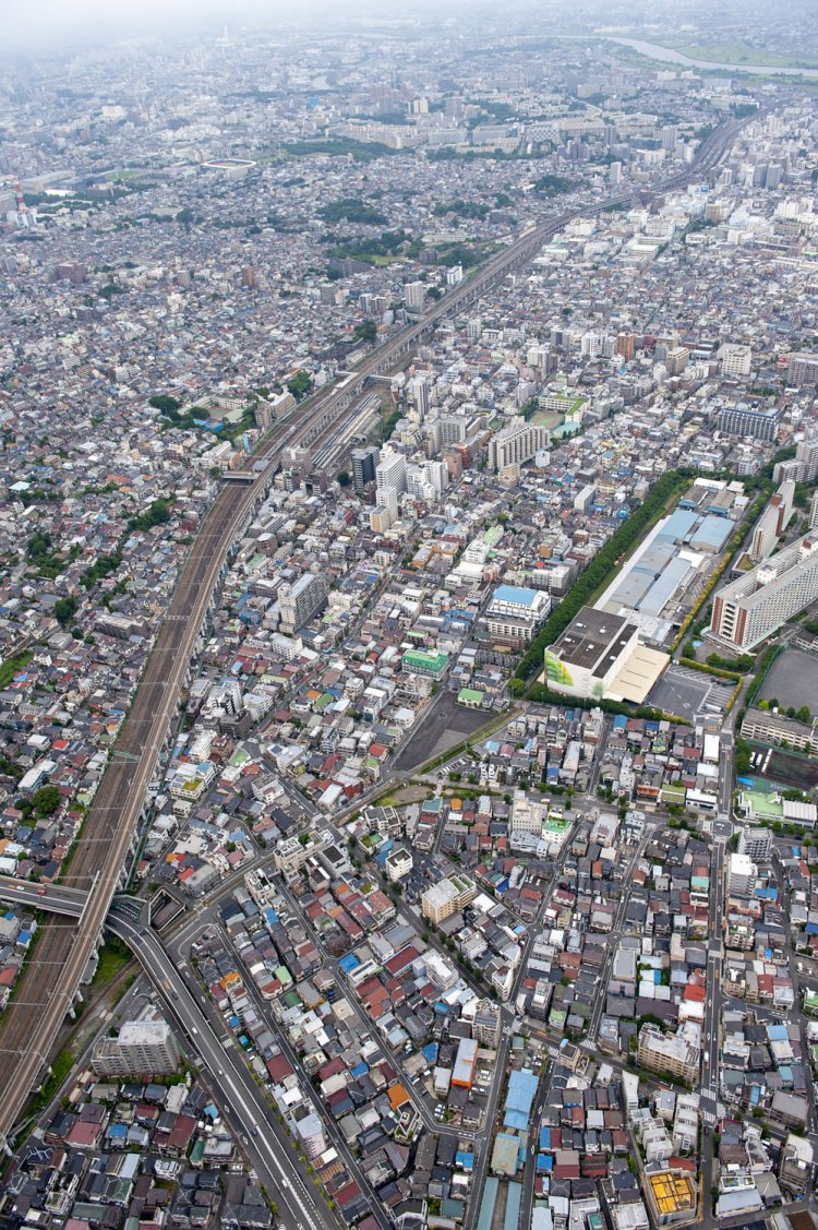 撤去されつつある、住宅地に残されていた旧貨物専用線の遺構。旧・日本