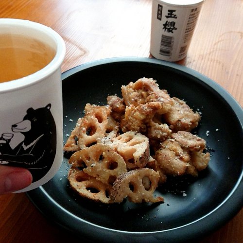 【山内聖子の偏愛する日本酒とつまみの話】鶏肉とレンコンのスパイス揚げに「玉櫻」