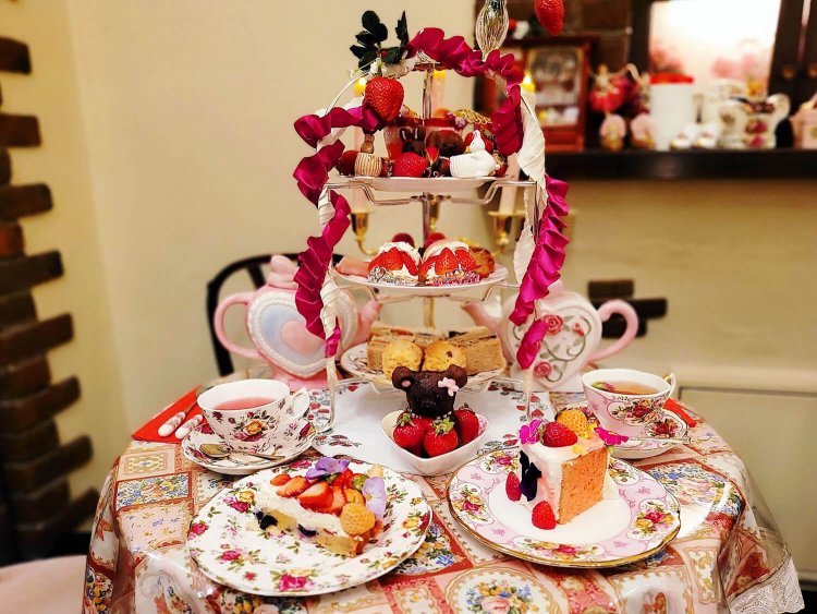 目白のおすすめカフェ7選！ 大人気の「お皿が選べるケーキ」からビジュアル抜群の「芸術的パフェ」まで～黒猫スイーツ散歩目白編まとめ～