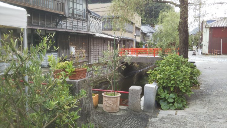 第36作で笹野さん演じる長八が闊歩した下田の街並み。ハンチング、サングラス、ちょびヒゲ、くわえ煙草という長八スタイルで怪しく散策してみたい。