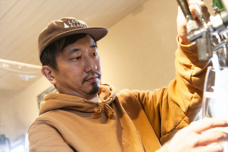 「高尾に来るまで、ビールは飲み専門でした。まさか自分が造ることになるとは」と、池田さん。八王子市の恩方で、ビールを醸造している。