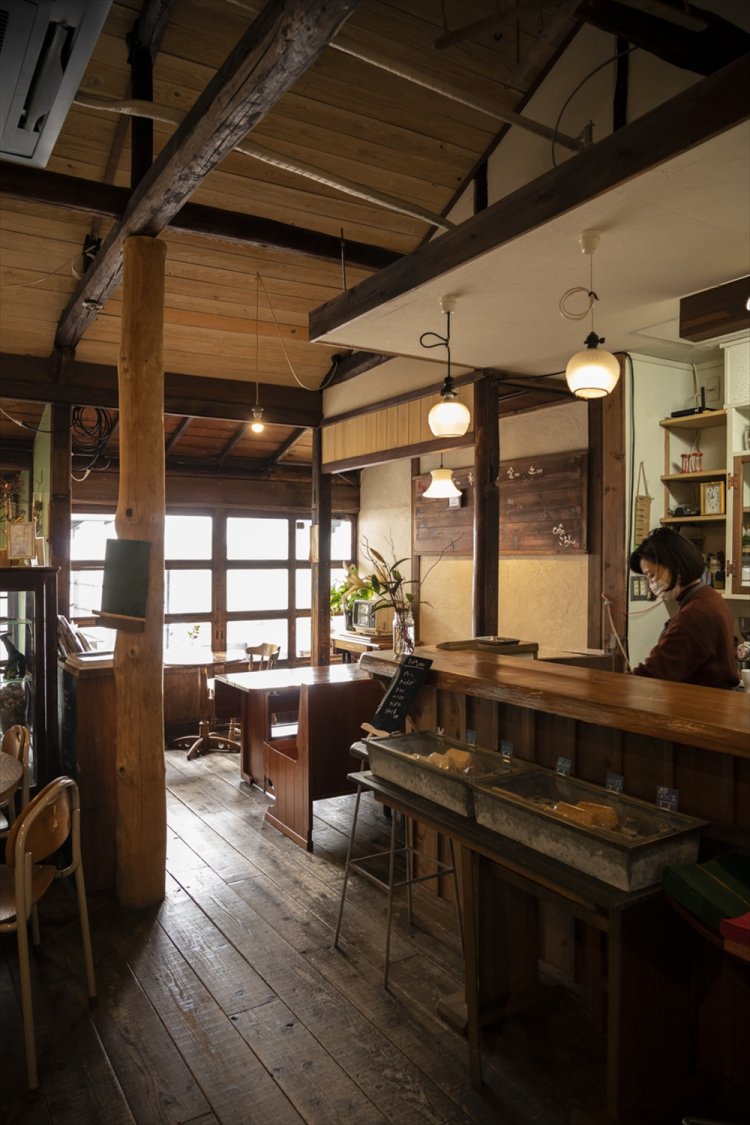 古民家を改装した店内ではゆっくりと時が流れる。