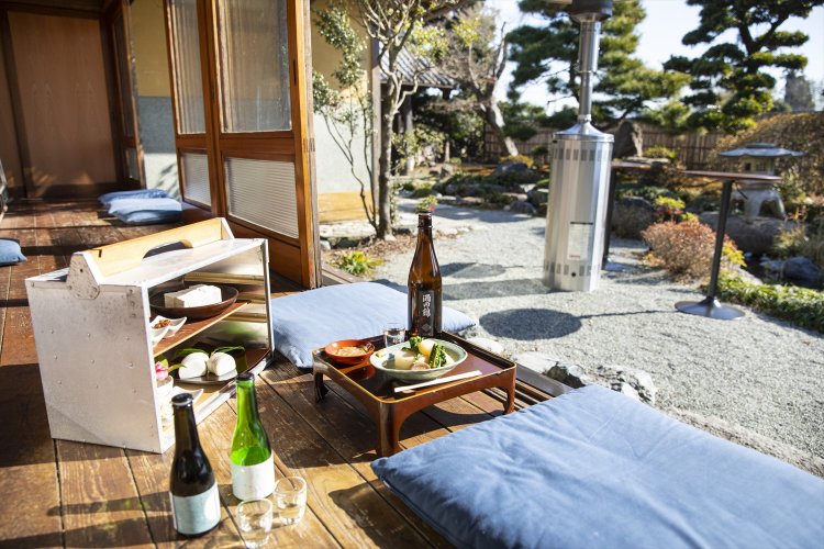 冷やっこ、おでん各500円など、肴は岡持ちで本家『瀬戸屋敷』から出前を（16:00LO）。