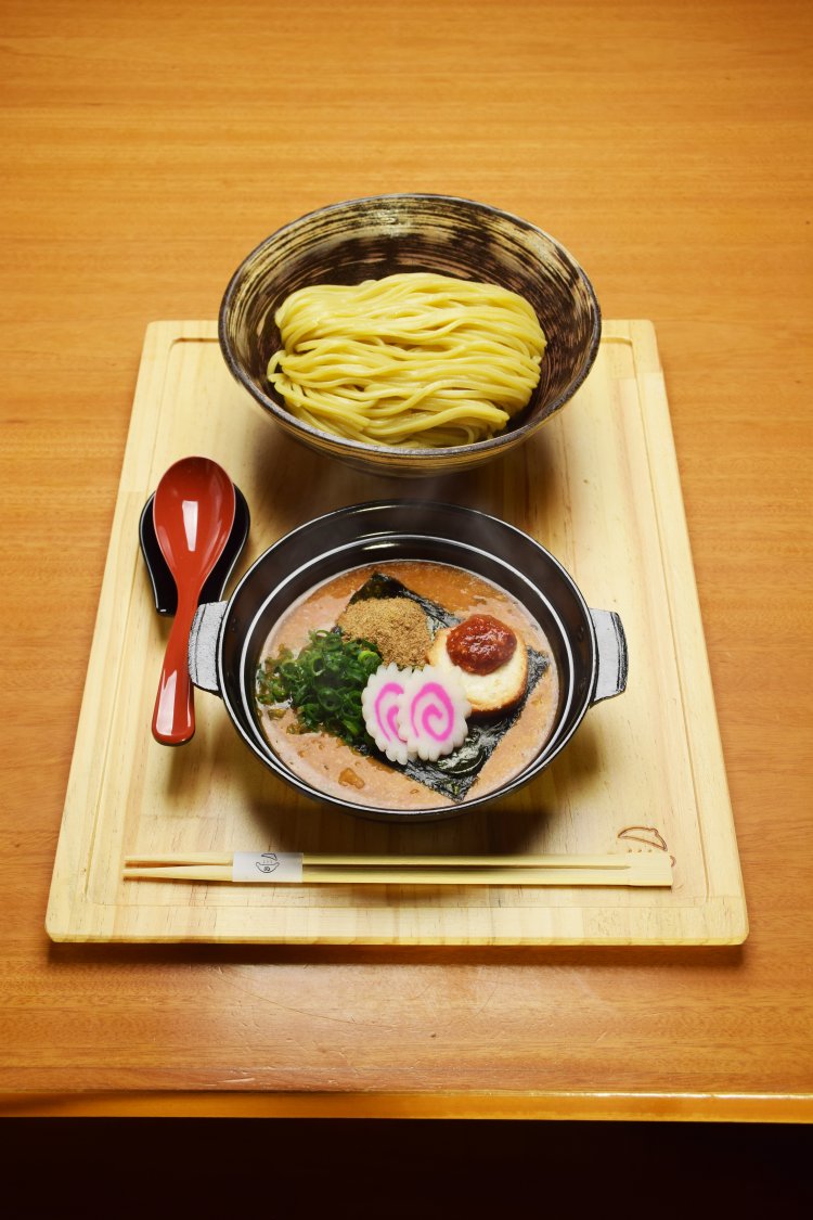 めんたい煮こみつけ麺1408円。麺の量が選択でき、100～300gが1408円。400gが1716円。