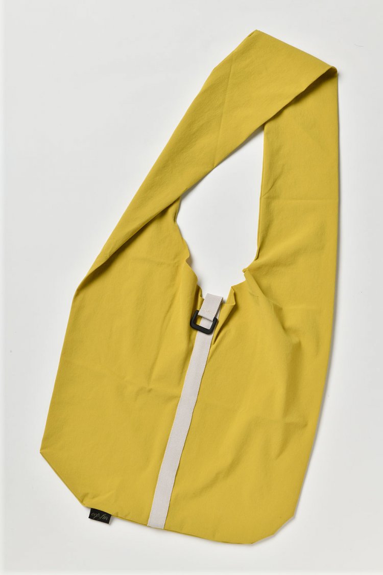 マスタードほか全2色。3520円。55×31.5㎝。CCP、オンラインショップにて。☎03-3618-5651