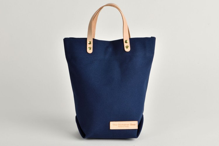 ネイビーほか全13色。4950円。26×25×11㎝。オンラインショップにて。☎03-3861-5110