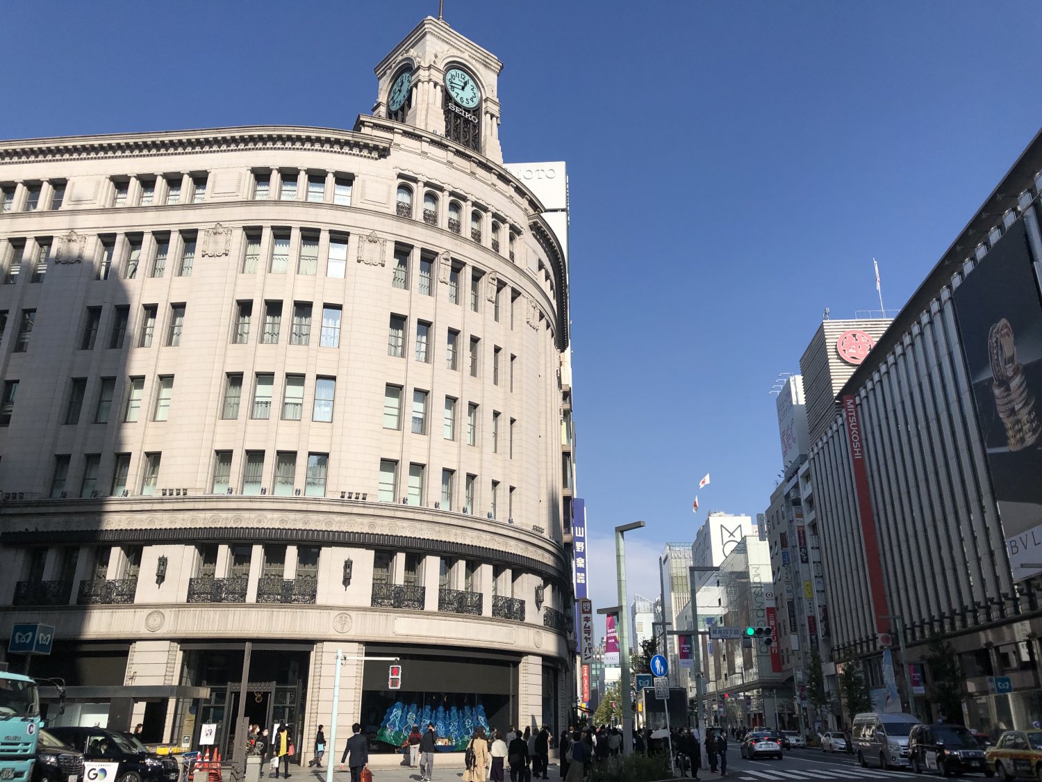 服部時計店(現・和光)の時計塔は戦前から銀座のシンボルだったが、終戦直後は進駐軍が接収してPX(酒保)として使った。
