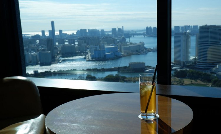 トゥエンティエイト オリジナルティー（アイス）1500円（税・サ別）。