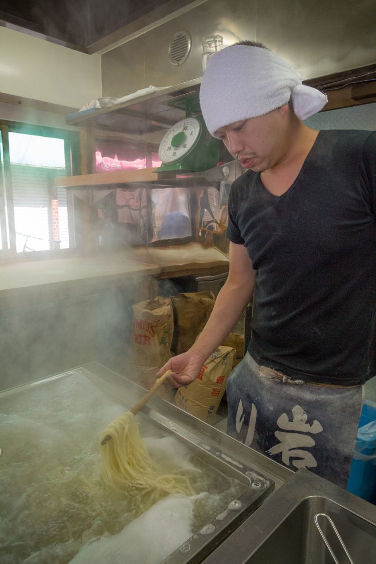 店主の岩井さん。