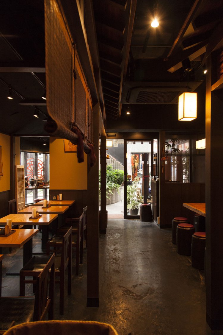 40席以上の奥行きある空間。