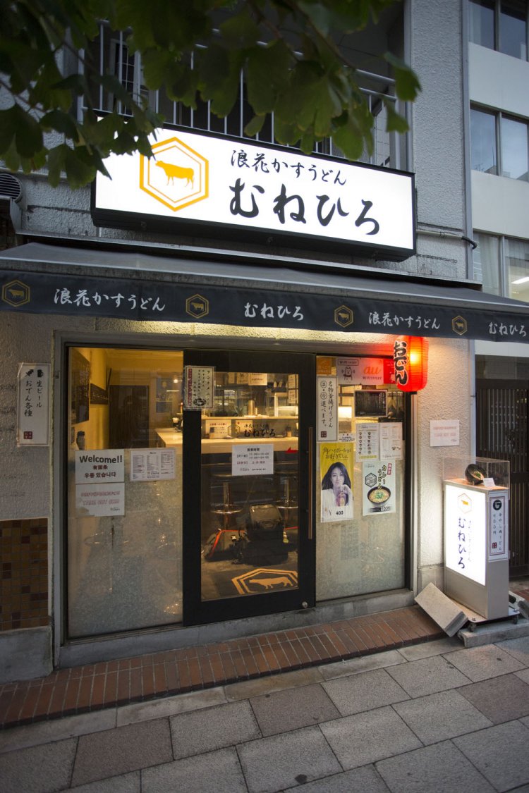 夜は常連サラリーマンも集う。