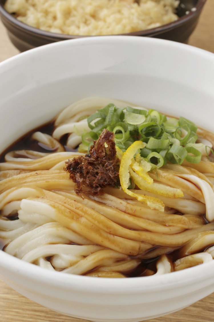 看板メニューの謹製伊勢うどん450円。