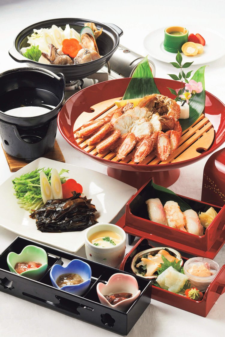 デザートまで地の食材の味を生かしながら仕上げた食事。