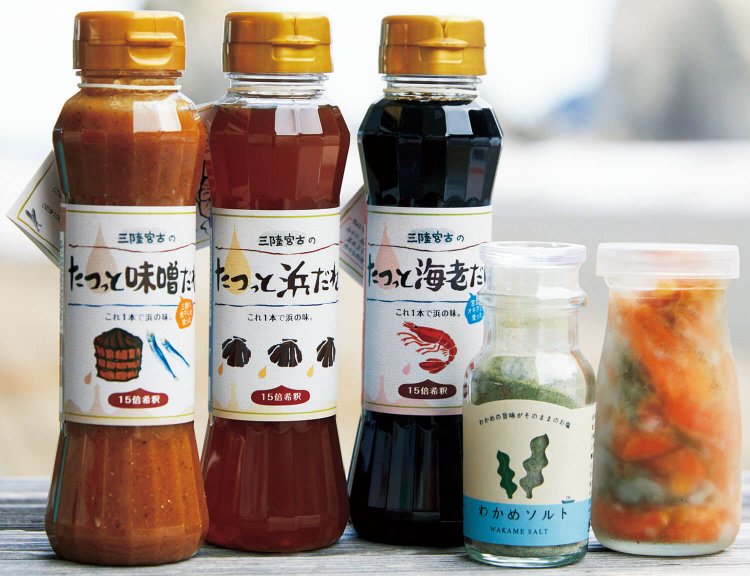 タレと出汁のたつっと。左か ら味噌だれ、浜だれ、海老だし各250g520円ほか。