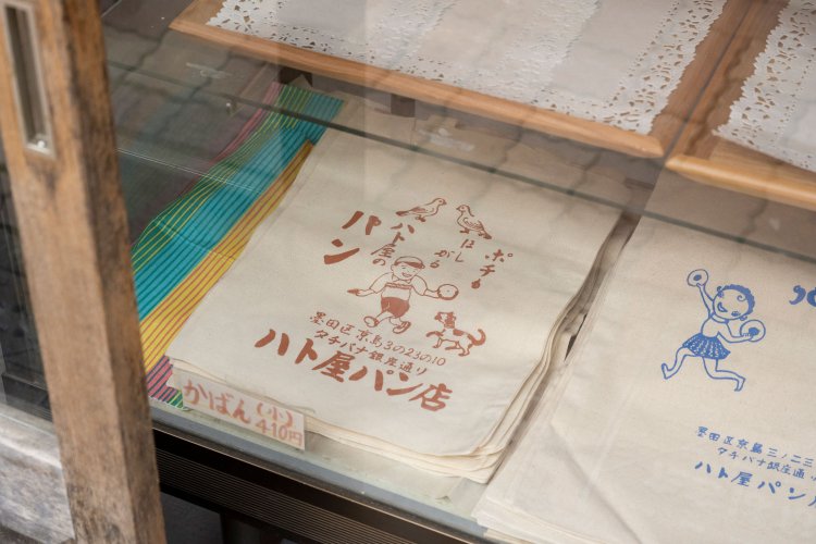 看板のイラストなどをデザインしたグッズも販売。