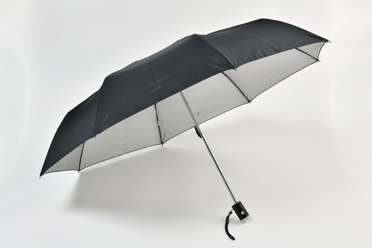 黒のみ。2750円。収納時の長さ29㎝。310g。Waterfront JIYUGAOKA、オンラインショップにて。☎03-3724-8689