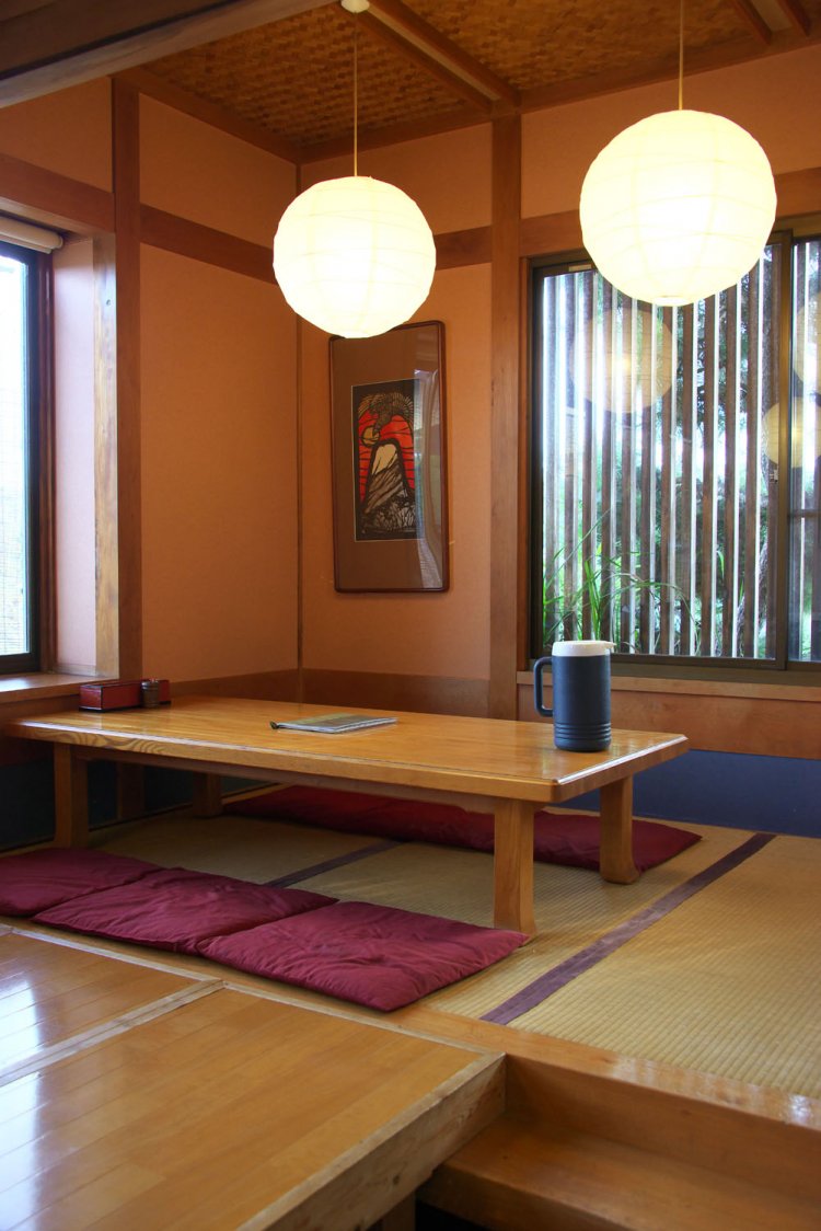 先代が始めたこの店では、当時ひもかわはせいぜい2～3㎝の平麺で帯うどんとも呼ばれた。