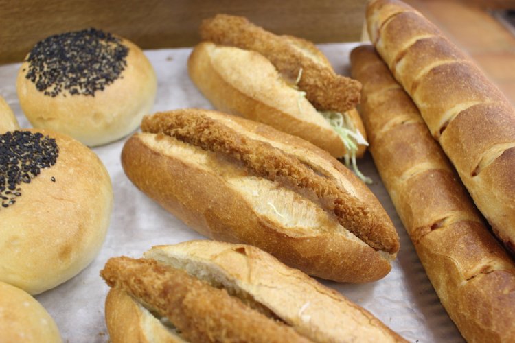 ホッケサンドは230円。和風おろしをあわせています