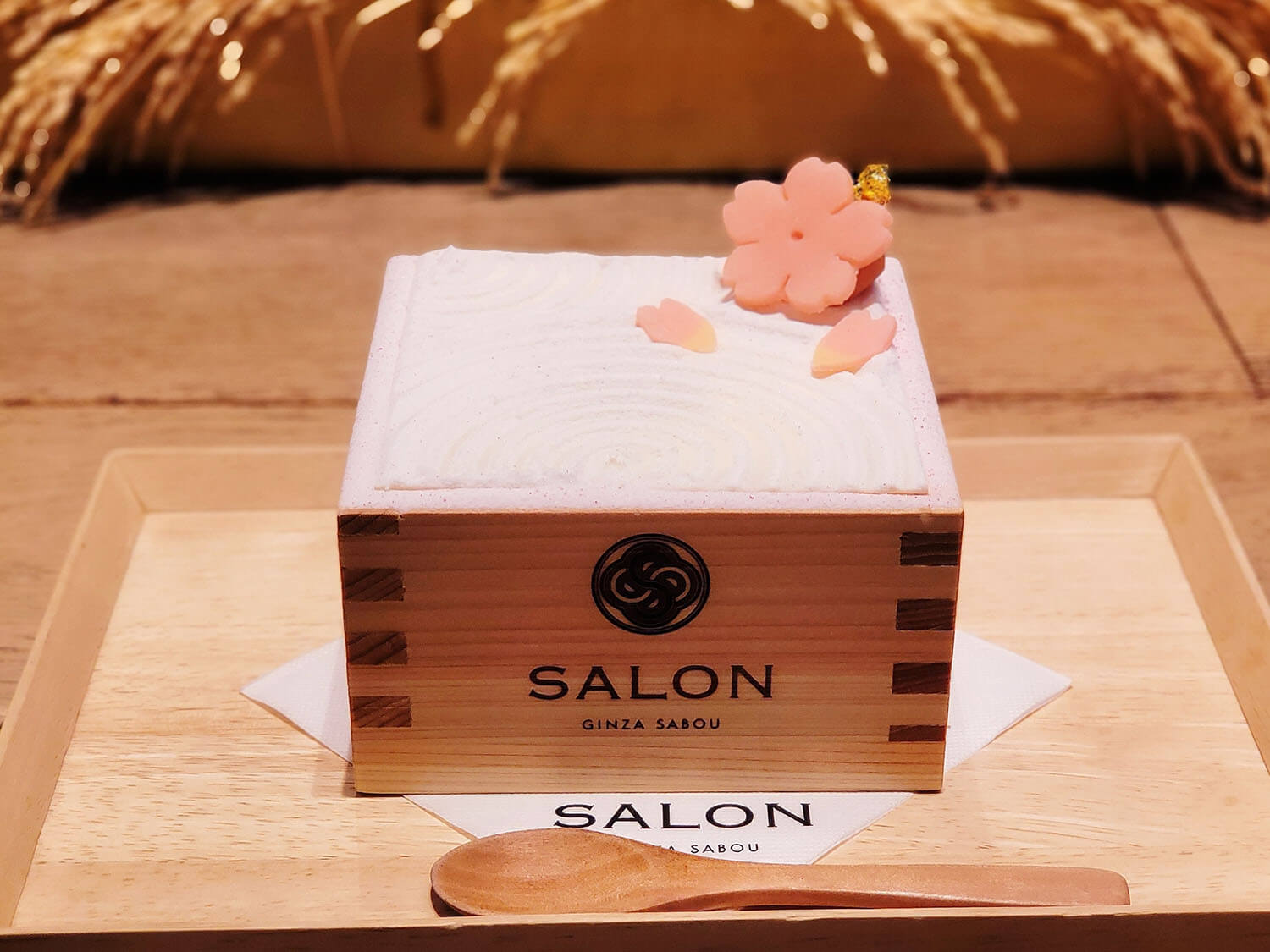 桜満開！ 日本庭園をイメージした和のサクラパフェを楽しむ『SALON