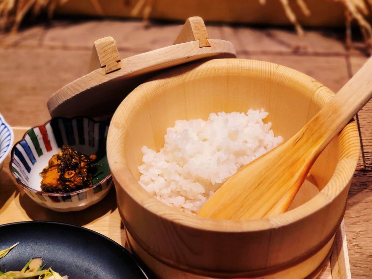 サロンギンザサボウの定食のおひつごはん