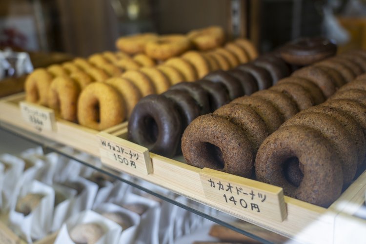 ずらりと並んだおからドーナツ。ドライブのお供にも良さそう。