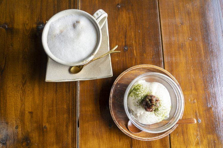 ランチには各260円でデザートとドリンクをプラスできる。