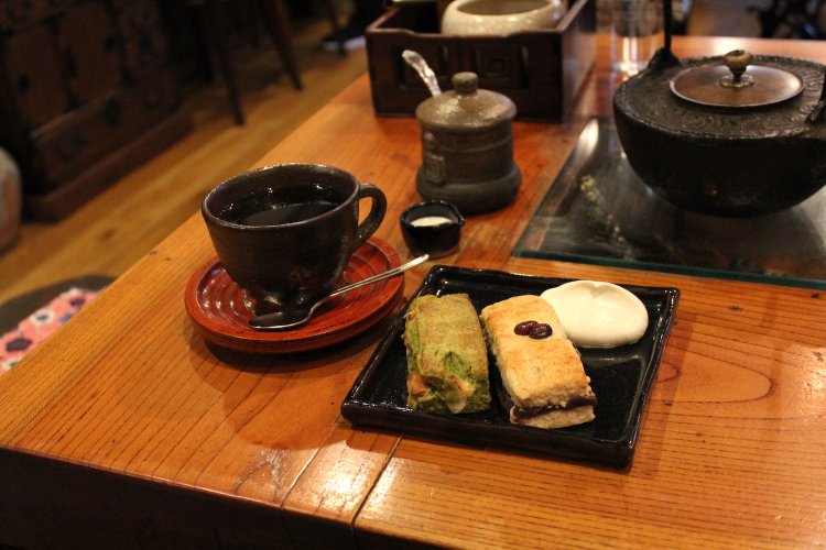 抹茶とあんこのスコーン440円。