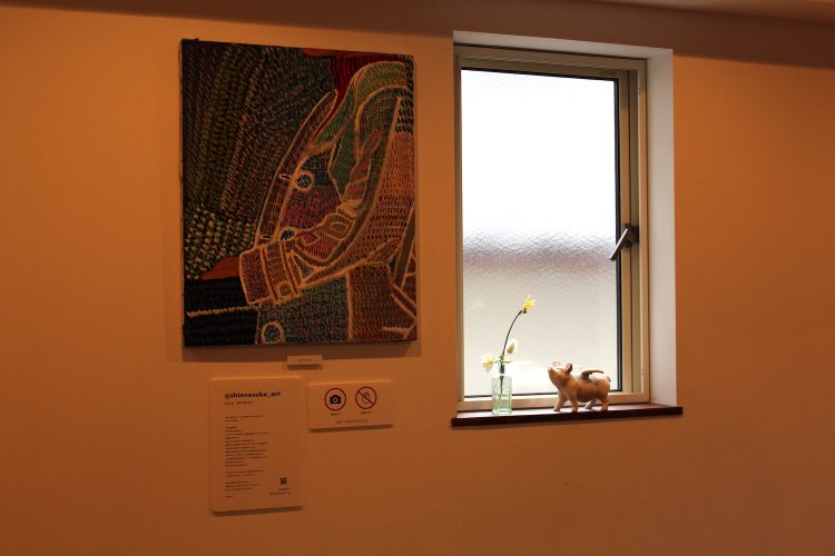 店内にお客さんの絵を展示。