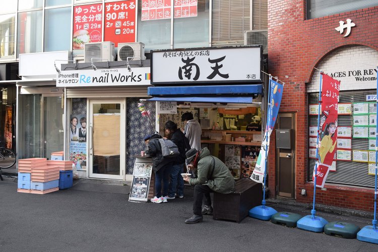 『南天』の肉そばに天かすをたっぷり入れてすするのが好きだった。