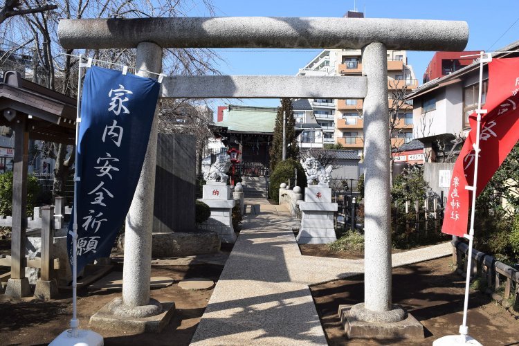 いつもの散歩コースだった粟島神社に久々にお参り。