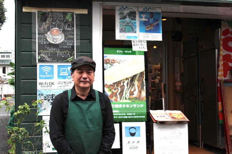 店主の佐藤悦郎さん。