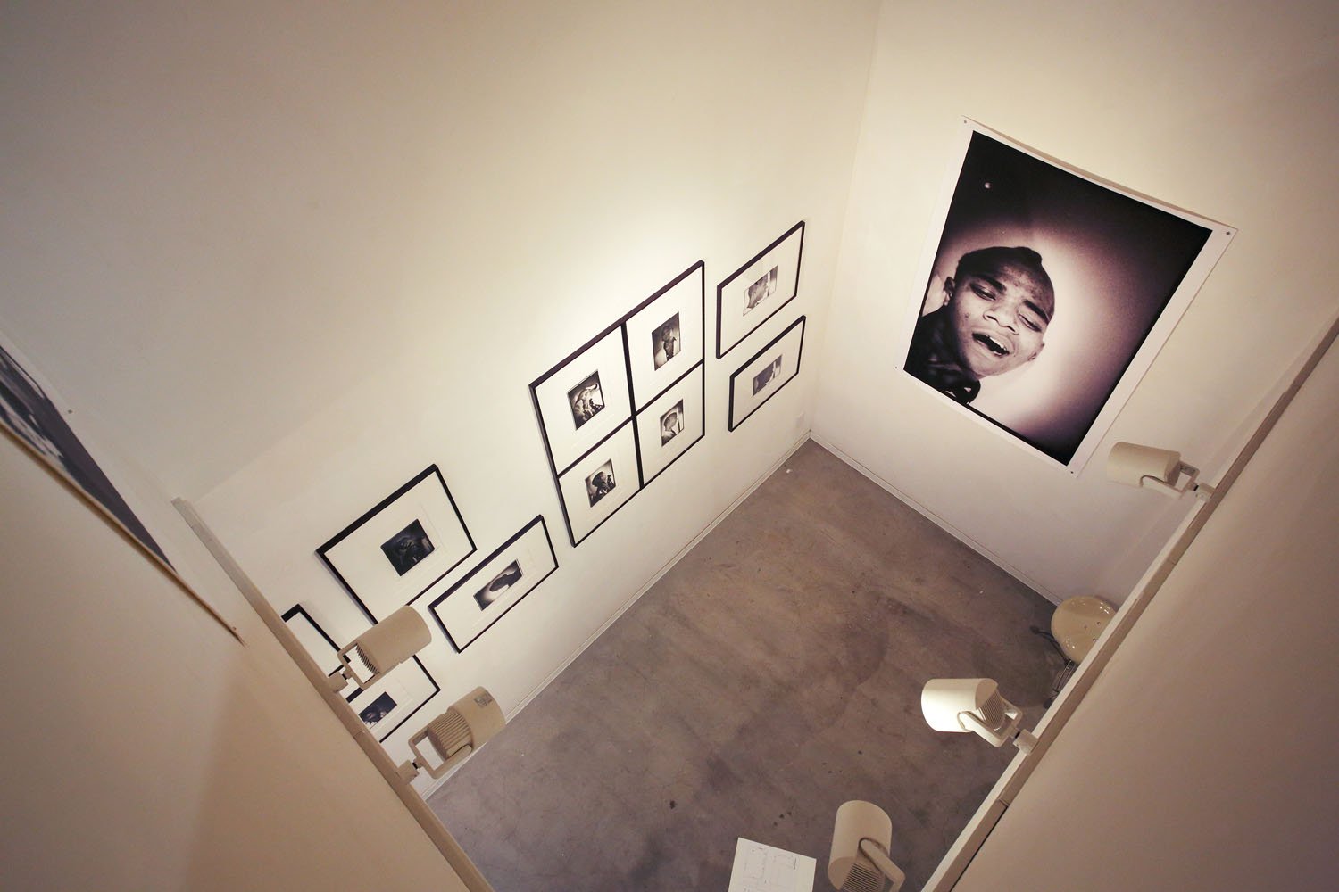 ニコラス･テイラーが撮影したプライベートなバスキアの写真展を実施。