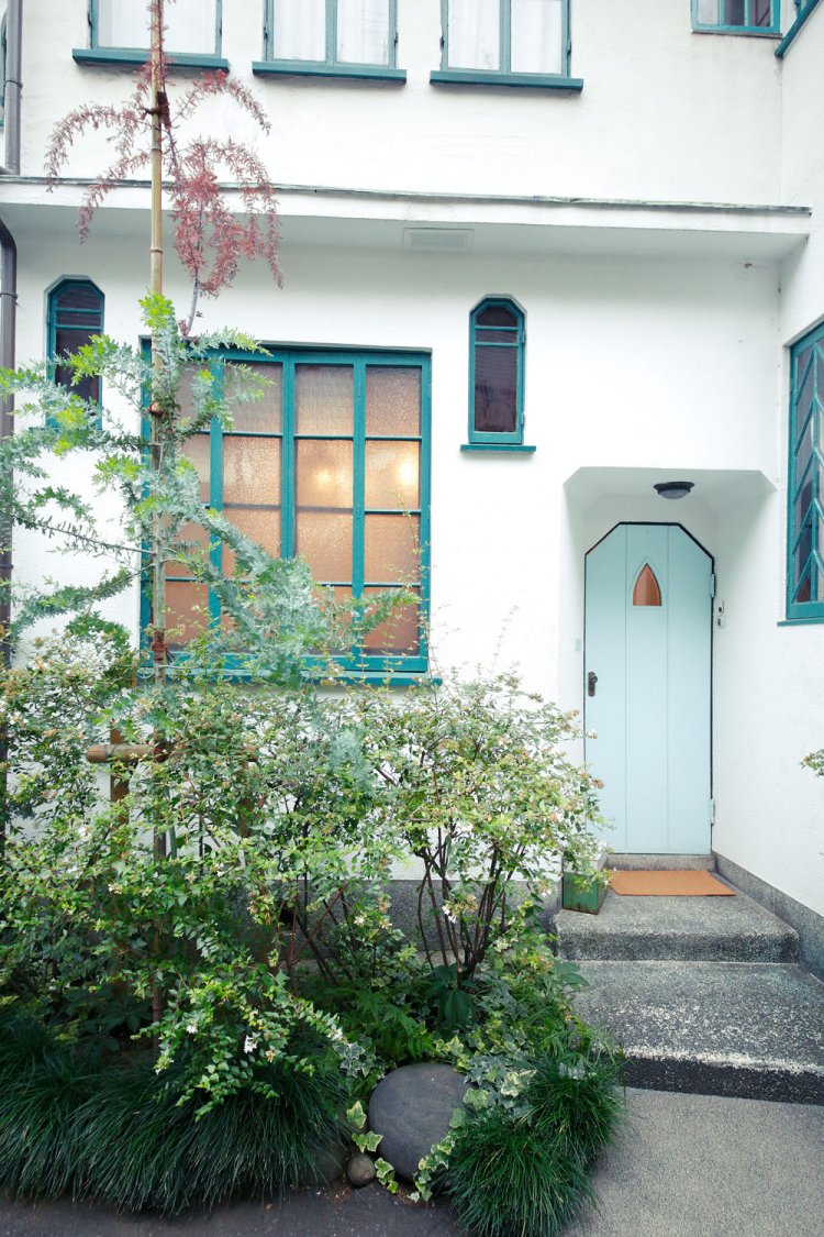 部屋ごとに、扉のデザインが少し異なる。