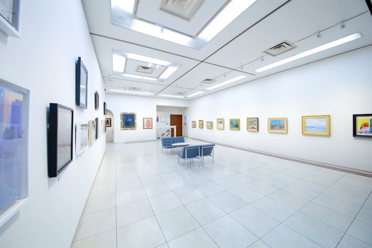 常設展示は1～2週間ごとに入れ替わるので、いつ来ても新しい作家に出会える。