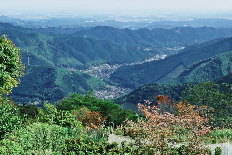富士峰園地展望台からの眺め。近くには食堂もあり、夏はレトロなリフトも営業する。