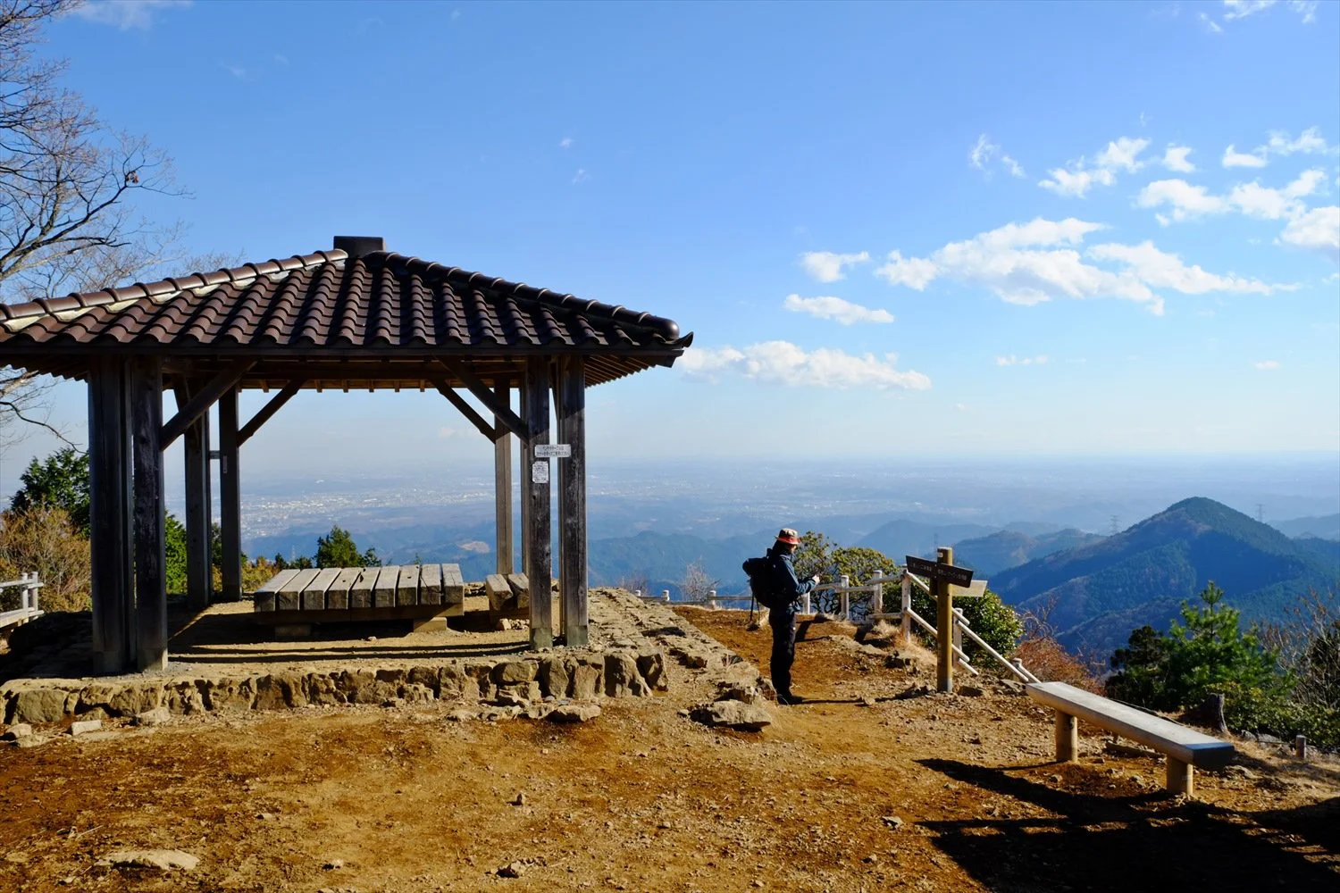 御岳山から日出山 関東平野を一望できる 大展望の山へ 奥多摩らくらく縦走ルート さんたつ By 散歩の達人