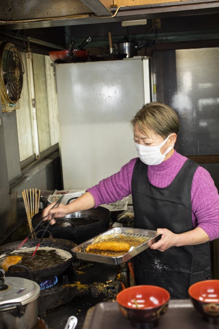 昔、釣り舟を営んでいた女将はアジ釣り名人。