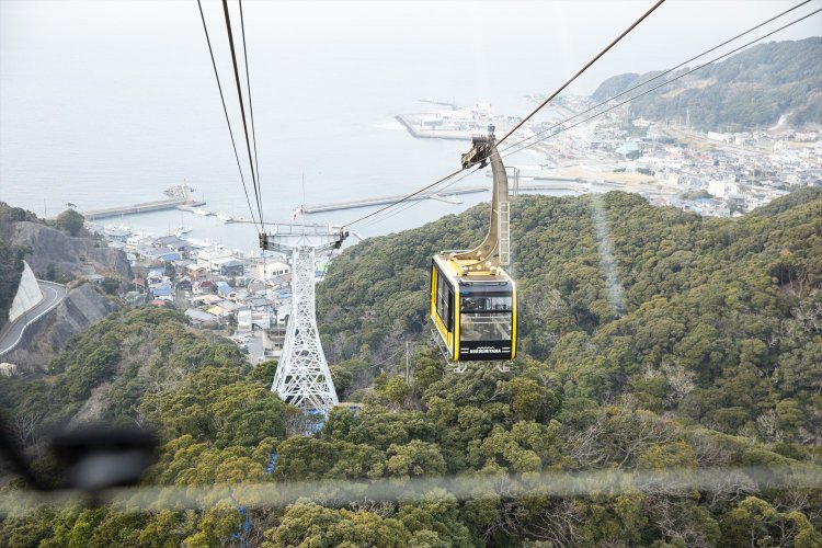 鋸山ロープウェー 500円でラクラク下山。