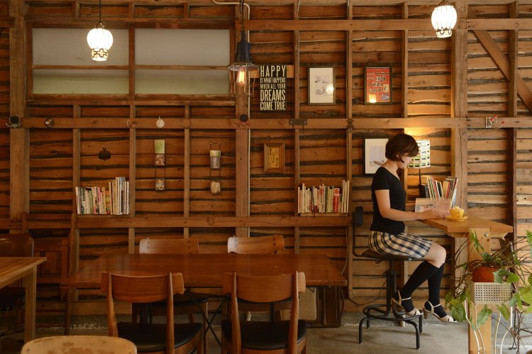 倉庫を改装しポートランドの家具をあしらった店内。平日のランチタイム後は独り占めできることも！