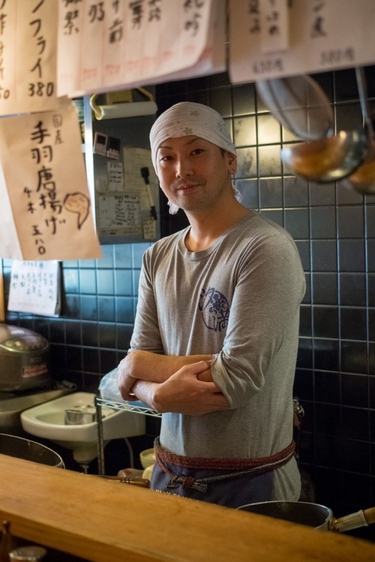 「昔から下町で勝負したかった」という店主・青木良仁さん。