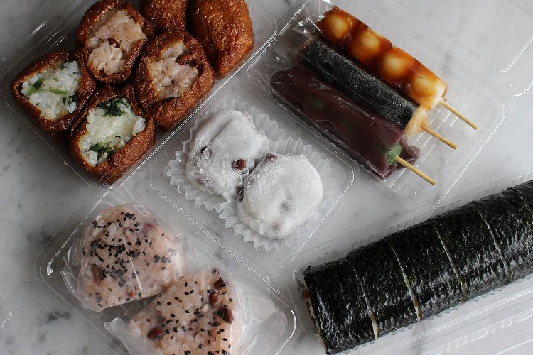 新小岩『伊勢屋』で塩梅のいい餅菓子を食す【街の愛され和菓子店】