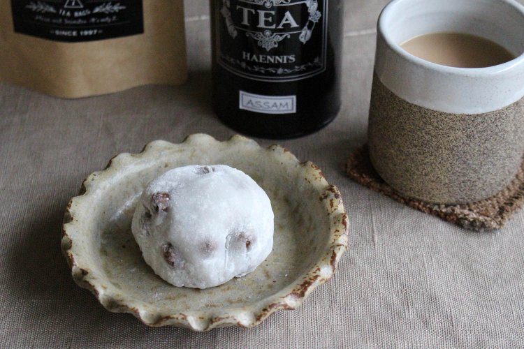 まろやかなミルクティーは和菓子と好相性。アッサムティー茶葉50g入600円+缶代250円（税抜）。