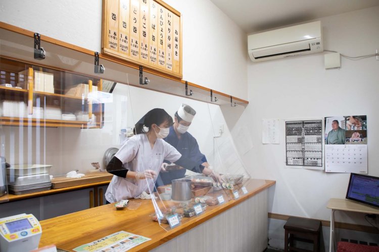 店内のカウンターで、作る様子を見ることができる。