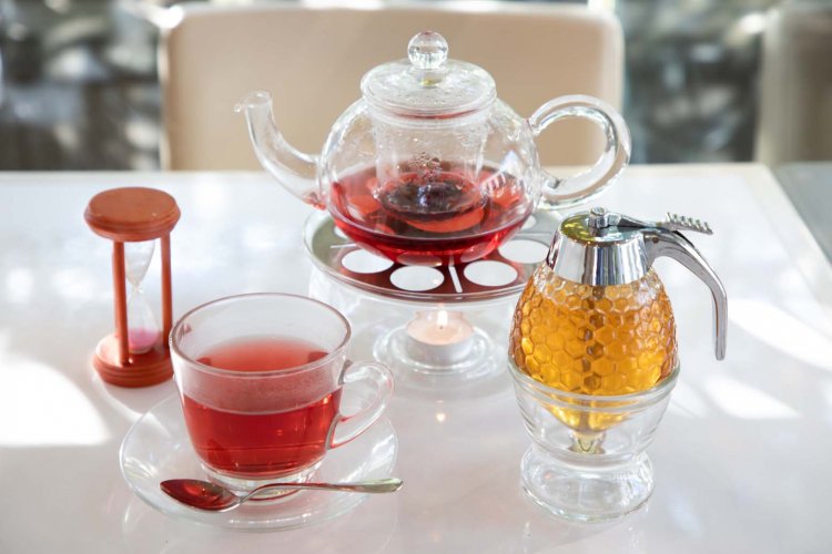 ローズヒップ＆ハイビスカスのハーブティー720円。