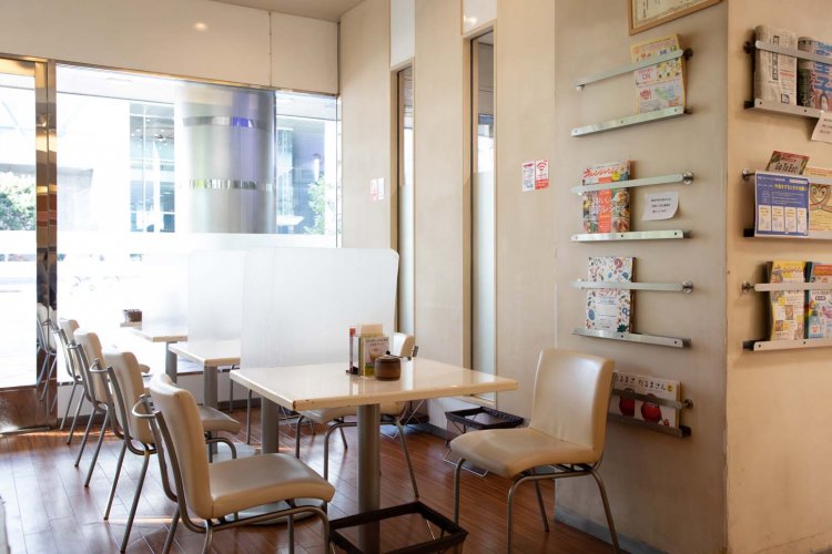 オフホワイトを基調とした温かみのある内装。