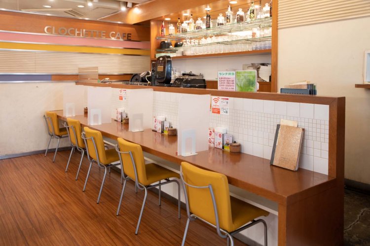 カウンター席は5席。