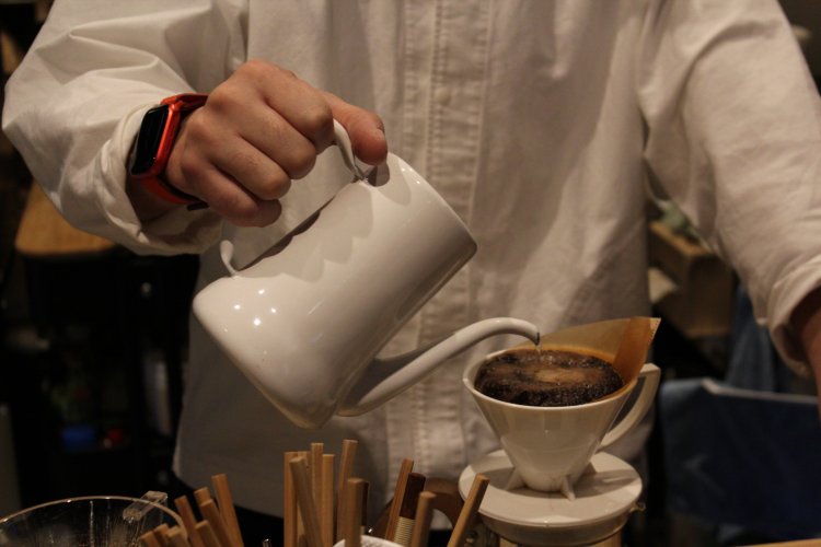 コーノ式円すいドリッパーを使用。